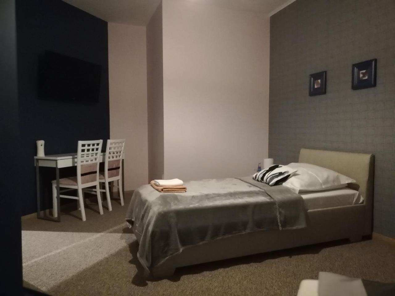 Pokoje Goscinne 30Stka Leczna Exterior foto